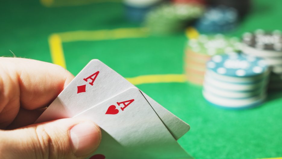 Forstå de komplicerede regler til Oxford Stud Poker